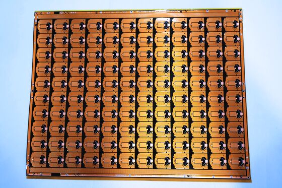 kaufen Doppelschicht FPC mit 0,1 mm Min. Linienbreite und hoher Flexibilität für kompakte Doppelseitige Konstruktion online manufacture